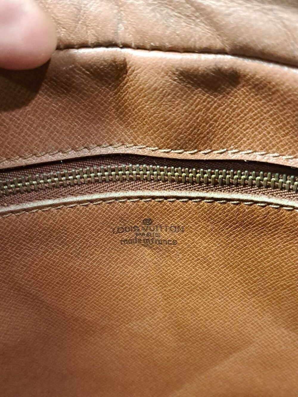 Louis Vuitton Jeune Fille GM Crossbody - Picture 11 of 16